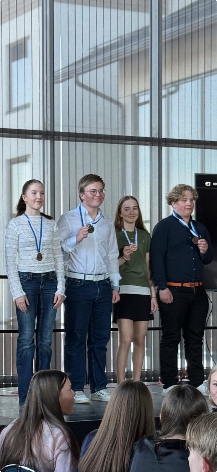 Kuvassa Slalom-Seuran SM-mitalisteja vuodelta 2026